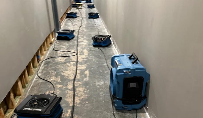 Water extraction service using equipment Water extraction service using equipment