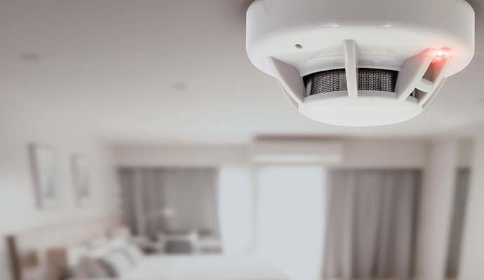 smoke detector is mounted on the ceiling